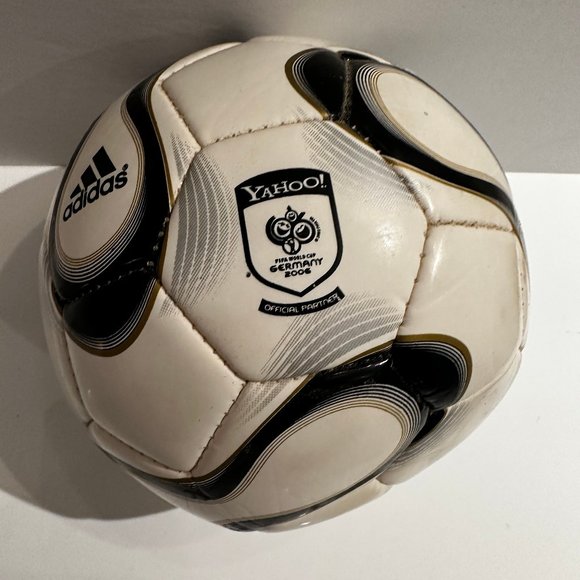 Rare 2006 Germany FIFA World Cup Adidas Teamgeist Mini YAHOO Partner Ball Size 1 - Picture 2 of 5